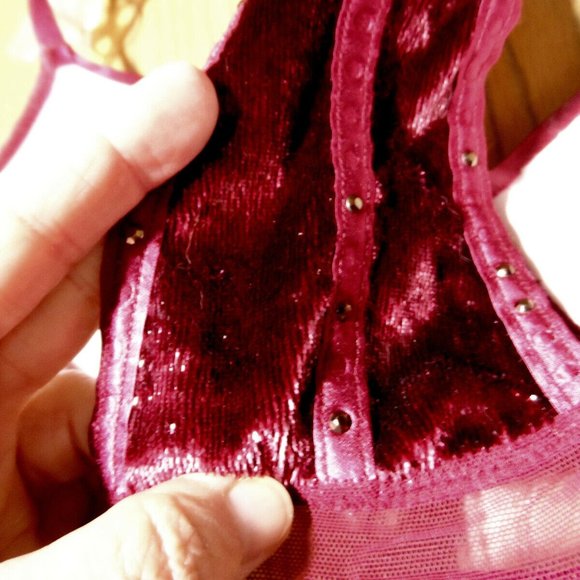 VICTORIA'S SECRET Very Sexy Push Up Bra 32B Red Rhinestone Heavily padded T-back - Picture 4 of 6